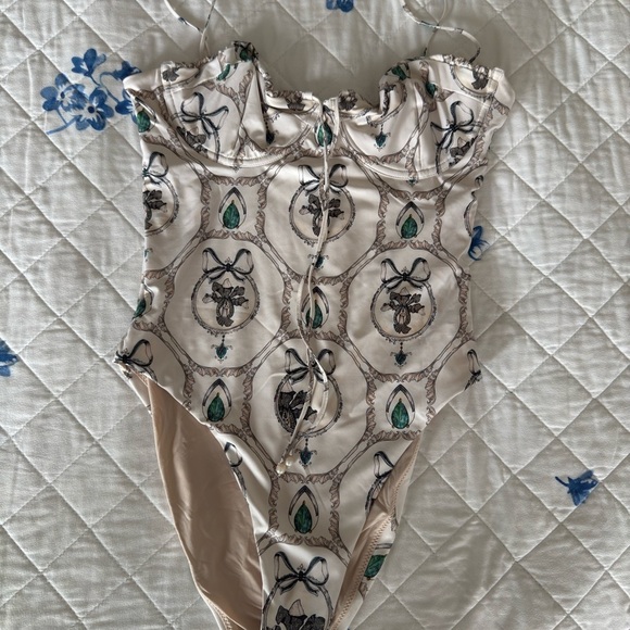 Agua by Agua Bendita Alma Ebano Alhaja Printed One-Piece Swimsuit - Picture 6 of 14